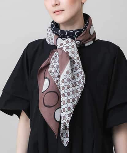RK3GE01290 HIROKO KOSHINO ドットブロックプリントスカーフ