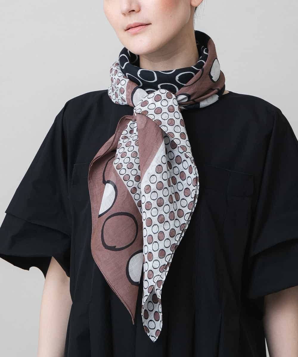 RK3GE01290 HIROKO KOSHINO(ヒロココシノ) ドットブロックプリントスカーフ ブラック