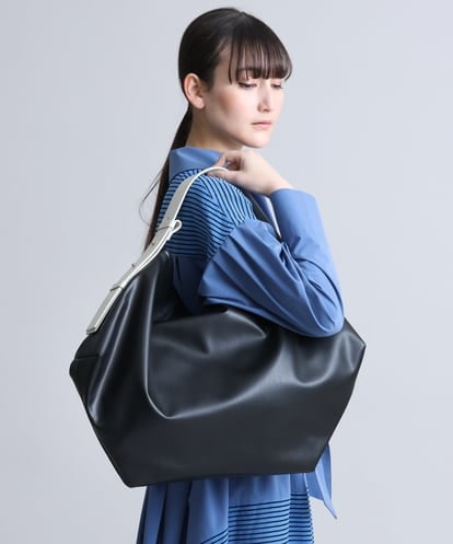 RK5FS01490 HIROKO KOSHINO 【日本製】APPLEレザーワンハンドバッグ