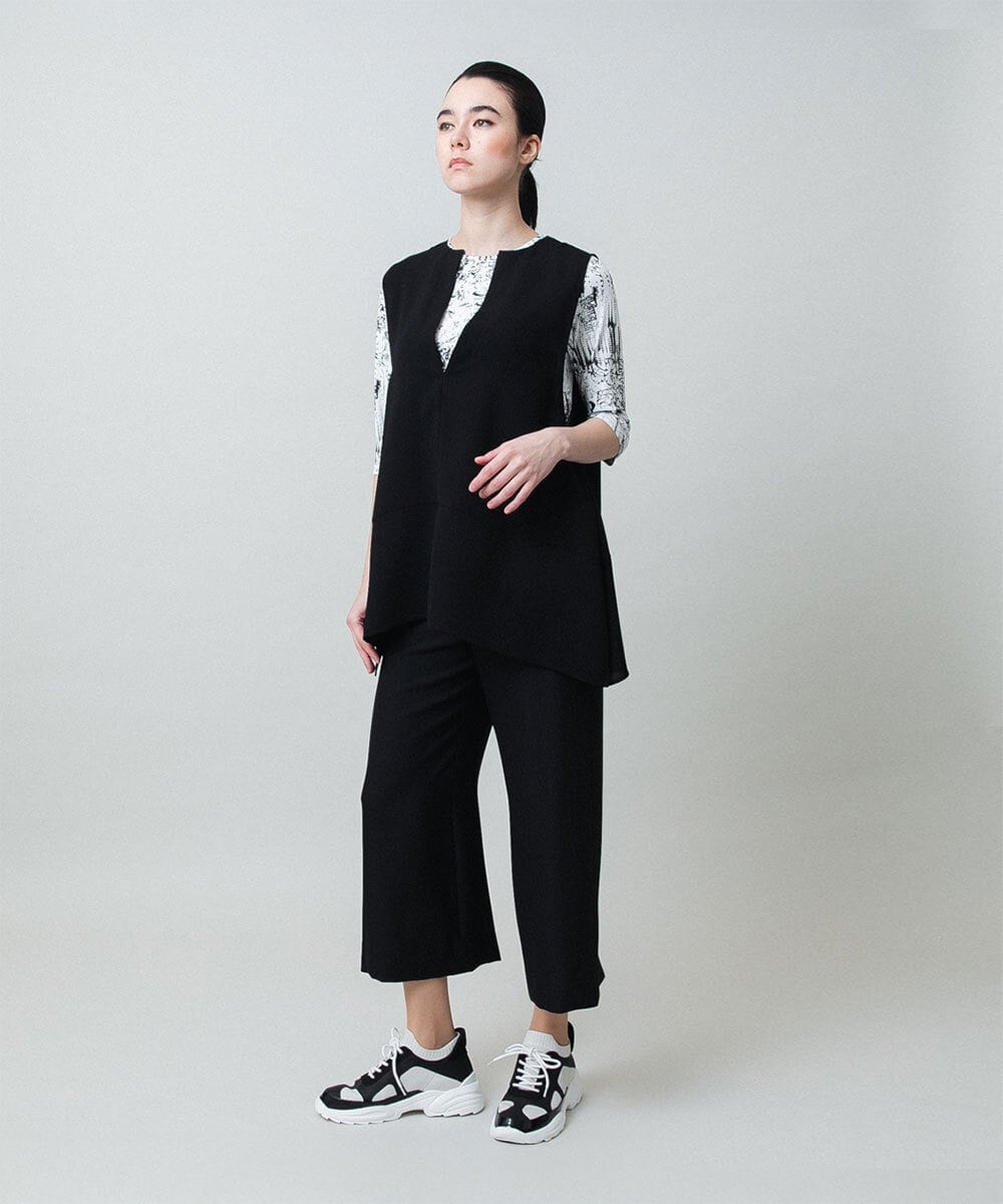 RKBGF01330 HIROKO KOSHINO(ヒロココシノ) Vカットデザインジレ/日本製/洗える ブラック