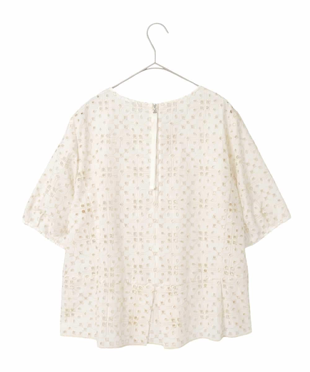 RLBFD33290 HIROKO BIS GRANDE(ヒロコ ビス グランデ) 【大きいサイズ】アイレット刺繍タックヘムブラウス アイボリー