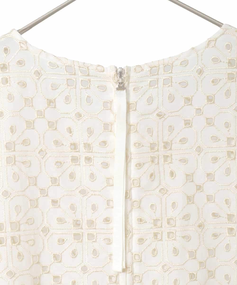 RLBFD33290 HIROKO BIS GRANDE(ヒロコ ビス グランデ) 【大きいサイズ】アイレット刺繍タックヘムブラウス アイボリー