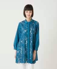 RLBGE21380 HIROKO BIS GRANDE(ヒロコ ビス グランデ) 【大きいサイズ】フラワー刺繍コットンロングシャツ ブルー