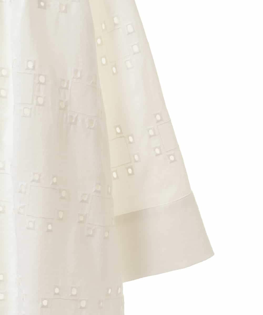 RLBGW05290 HIROKO BIS GRANDE(ヒロコ ビス グランデ) 【大きいサイズ】アイレット刺繍デザインチュニックシャツ /洗える ホワイト