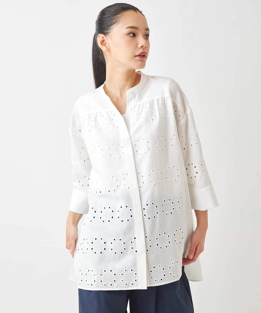 RLBGW05290 HIROKO BIS GRANDE(ヒロコ ビス グランデ) 【大きいサイズ】アイレット刺繍デザインチュニックシャツ /洗える ホワイト