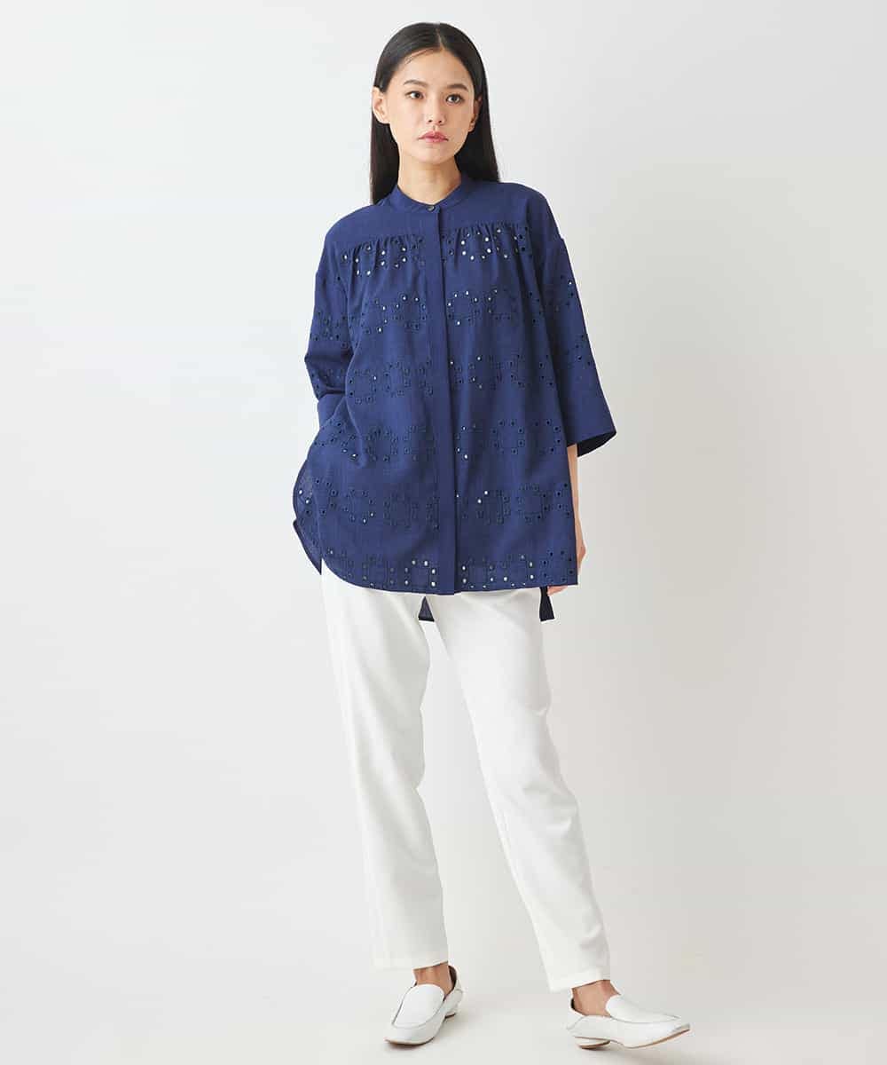 RLBGW05290 HIROKO BIS GRANDE(ヒロコ ビス グランデ) 【大きいサイズ】アイレット刺繍デザインチュニックシャツ /洗える ホワイト