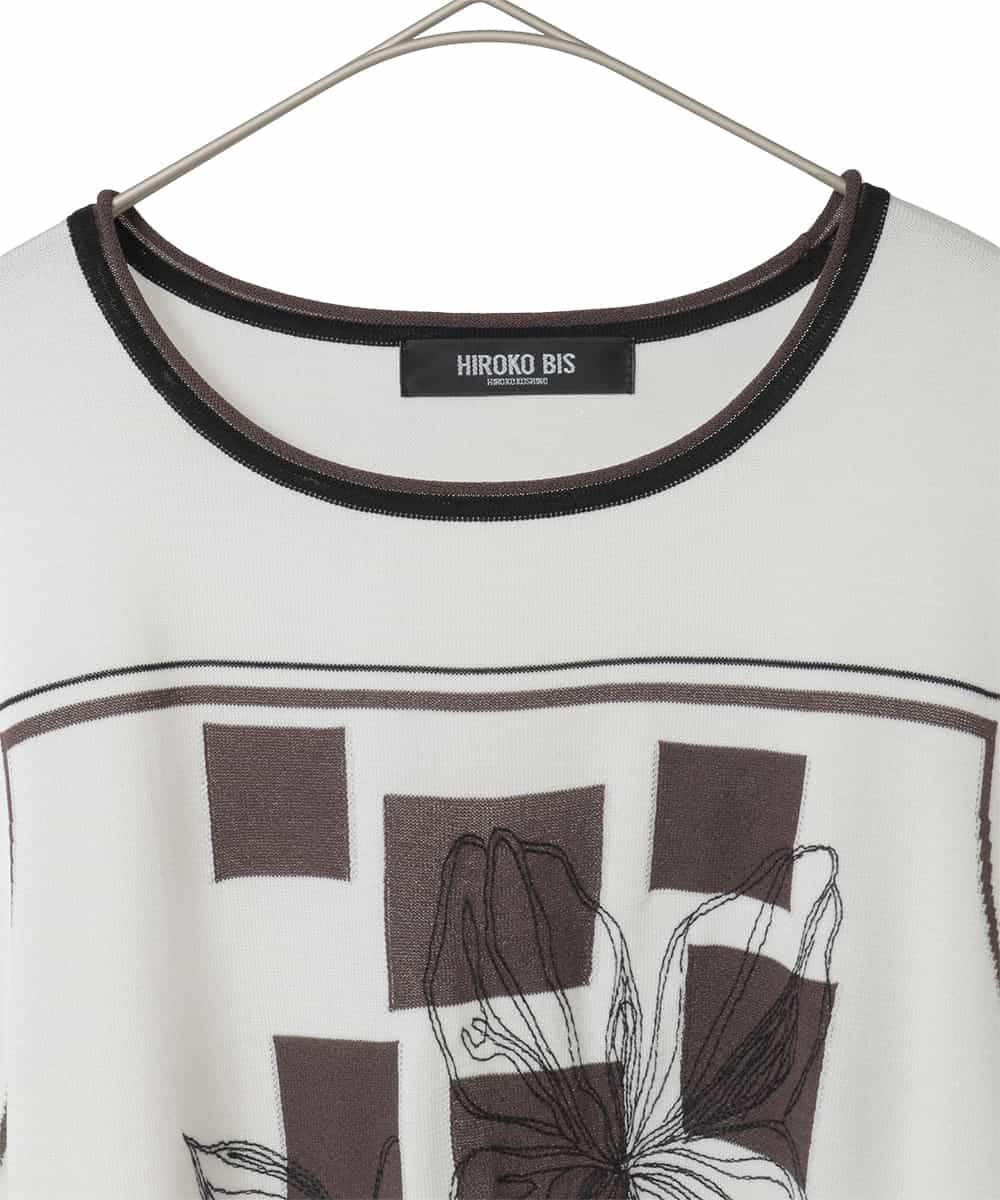 RLFED31390 HIROKO BIS GRANDE(ヒロコ ビス グランデ) 花刺繍フレーム配色デザインプルオーバー ホワイト