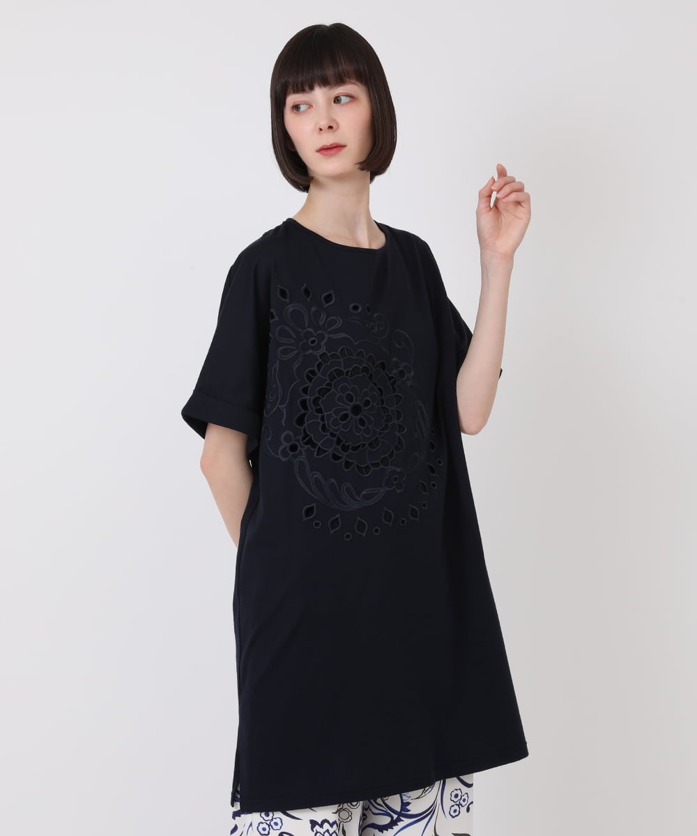 RLKHV23250 HIROKO BIS GRANDE(ヒロコ ビス グランデ) 【大きいサイズ】カットワーク刺繍デザインロングTシャツ /洗濯機で洗える ネイビー
