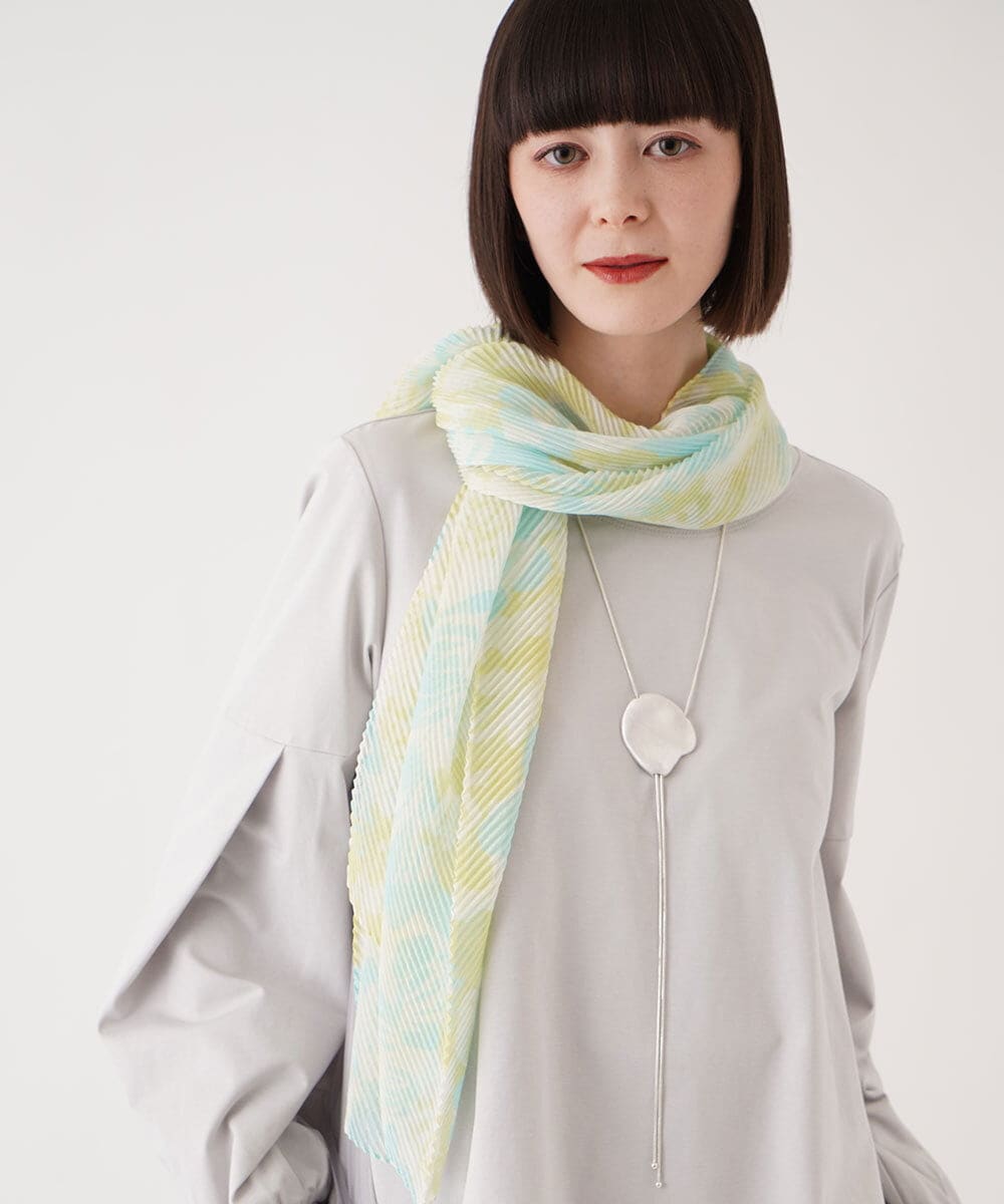 RP3EA13090 HIROKO BIS(ヒロコ ビス) ボタニカルシフォンプリーツストール /洗える サックスブルー