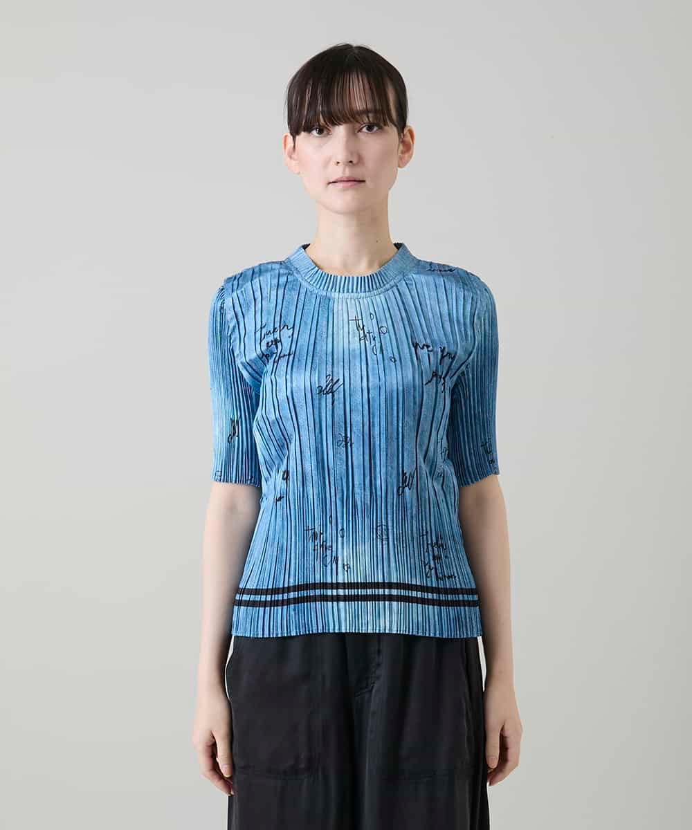 RSBGD02460 TRUNK HIROKO KOSHINO(ヒロココシノ) デニム風ロゴプリントプリーツプルオーバー/洗える ライトブルー