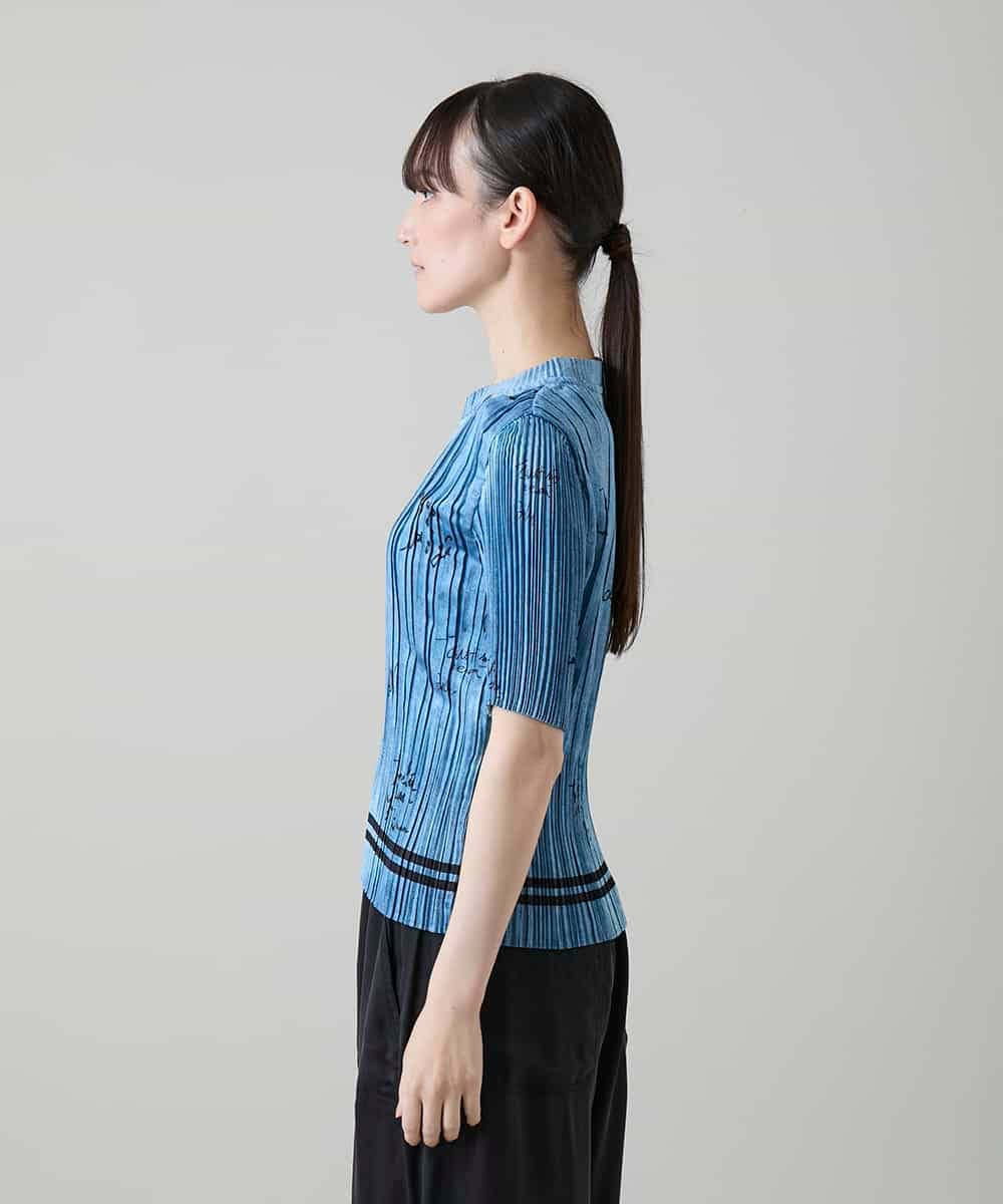 RSBGD02460 TRUNK HIROKO KOSHINO(ヒロココシノ) デニム風ロゴプリントプリーツプルオーバー/洗える ライトブルー