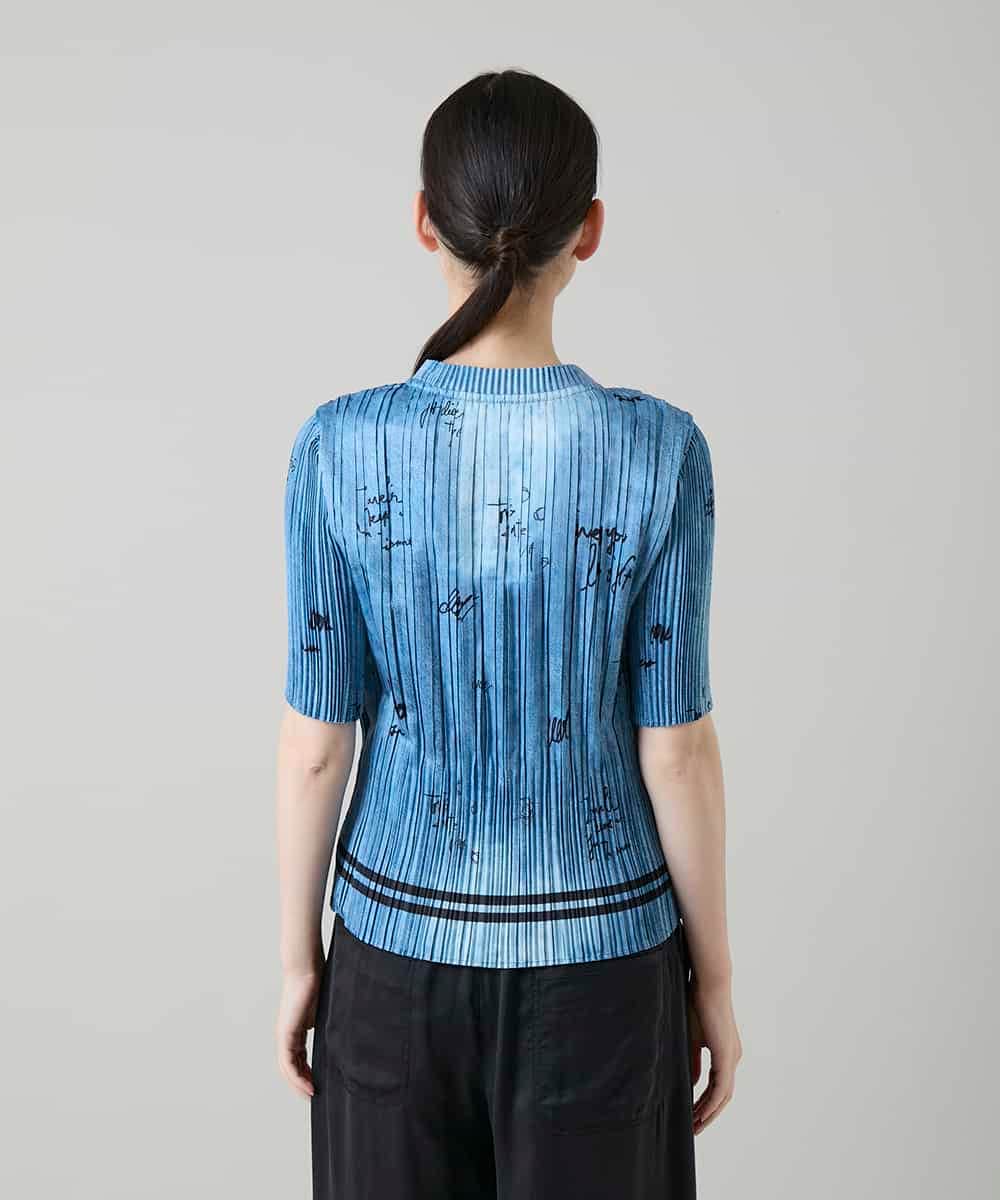 RSBGD02460 TRUNK HIROKO KOSHINO(ヒロココシノ) デニム風ロゴプリントプリーツプルオーバー/洗える ライトブルー