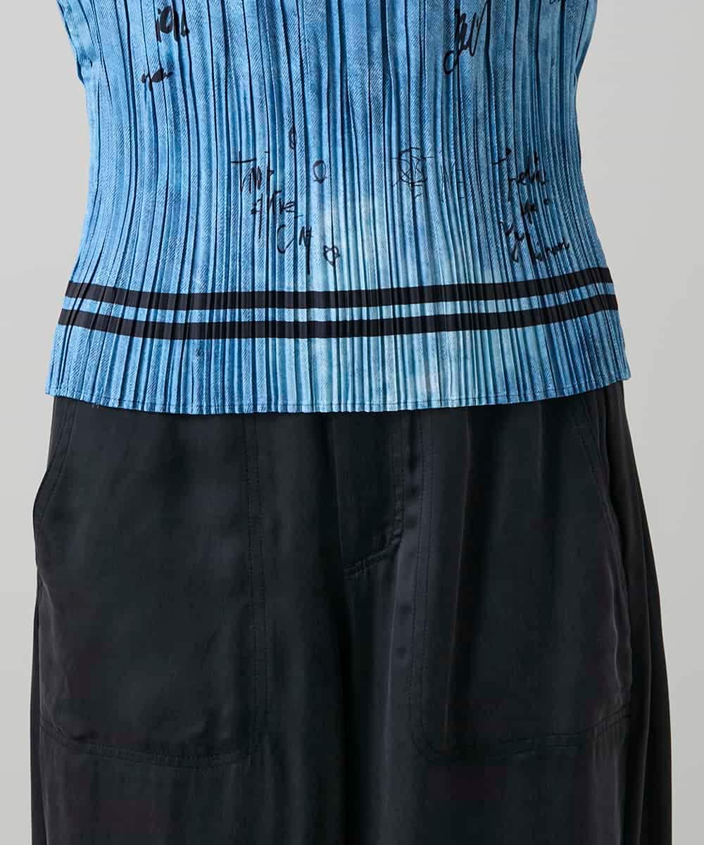 RSBGD02460 TRUNK HIROKO KOSHINO(ヒロココシノ) デニム風ロゴプリントプリーツプルオーバー/洗える ライトブルー