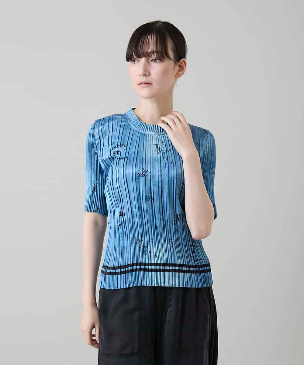 RSBGD02460 TRUNK HIROKO KOSHINO(ヒロココシノ) デニム風ロゴプリントプリーツプルオーバー/洗える ライトブルー