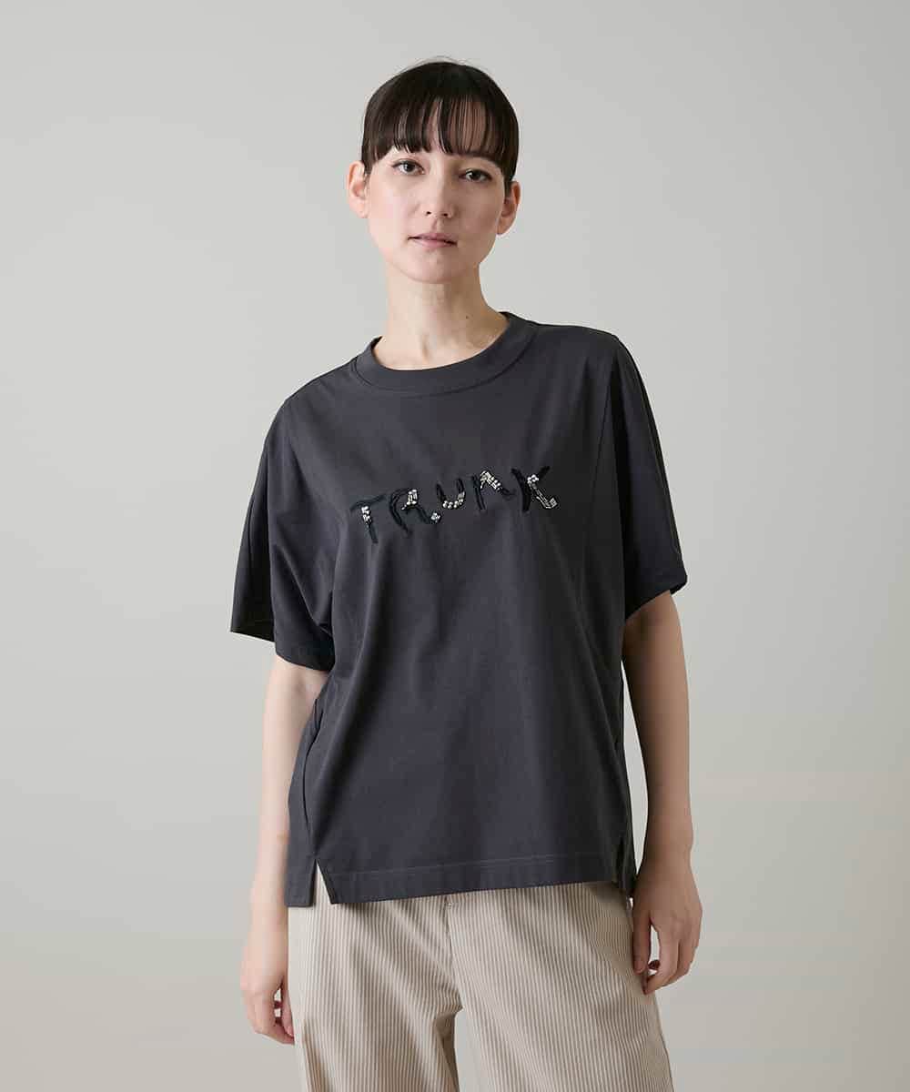 RSKGE15230 TRUNK HIROKO KOSHINO(ヒロココシノ) エンブロイダリーロゴデザインカットソー /洗える ダークグレー