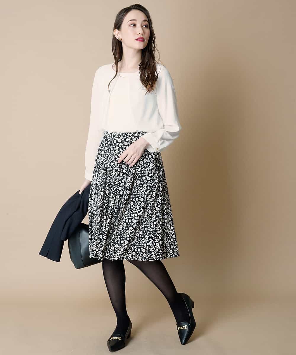 小さいサイズ 洗濯機で洗える 小花プリントタックフレアスカート ひざ丈スカート Ofuon 小さいサイズ メゾン ドゥ サンク イトキンオンラインストア