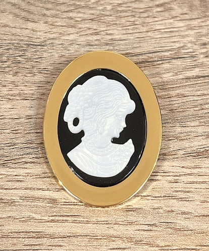 VY2AX04110 TARA JARMON Cameo broach