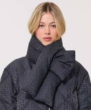 VY3AD01170 TARA JARMON(タラ ジャーモン) TJモノグラムダウンマフラー ブラック