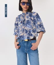 VZBAG03480 TARA JARMON(タラ ジャーモン) フラワープリントクレープデシンブラウス エクリュ