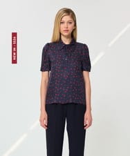 VZBGD07340 TARA JARMON(タラ ジャーモン) イレギュラークローバープリントブラウス ネイビーブルー