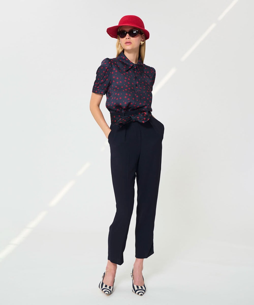 VZBGD07340 TARA JARMON(タラ ジャーモン) イレギュラークローバープリントブラウス ネイビーブルー