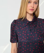 VZBGD07340 TARA JARMON(タラ ジャーモン) イレギュラークローバープリントブラウス ネイビーブルー