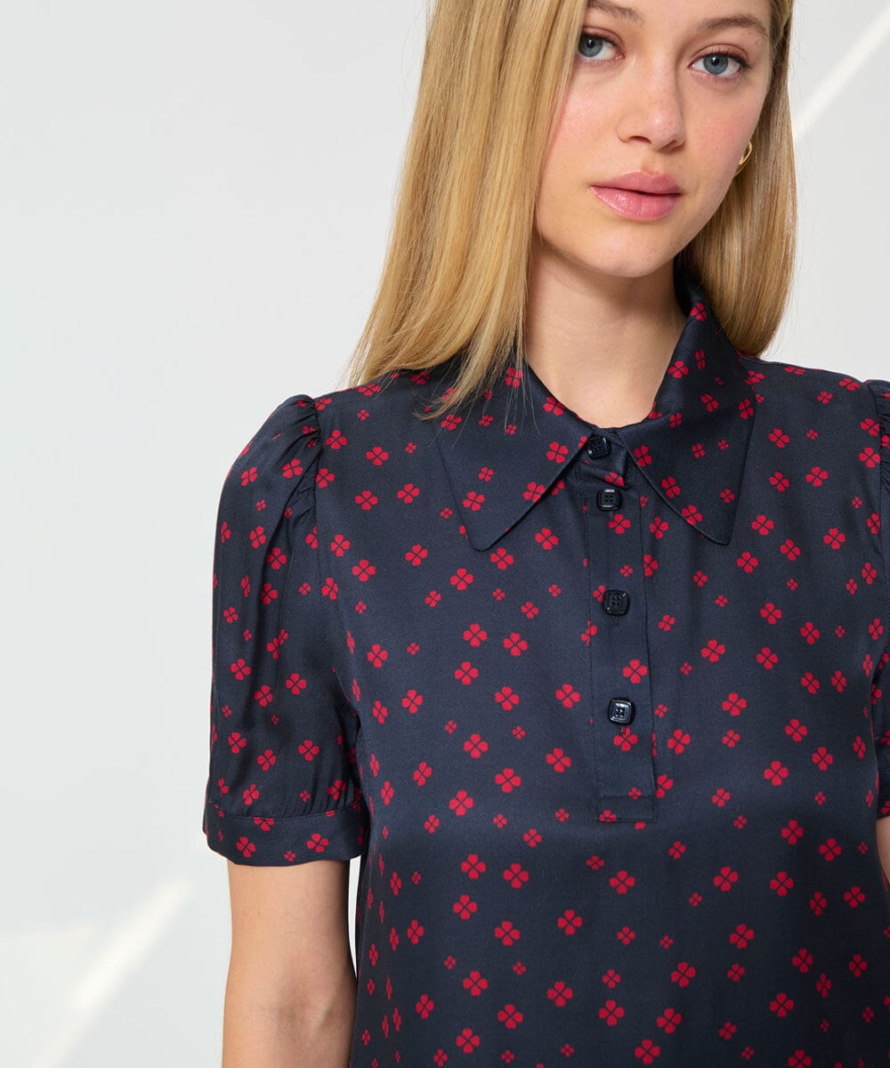 VZBGD07340 TARA JARMON(タラ ジャーモン) イレギュラークローバープリントブラウス ネイビーブルー