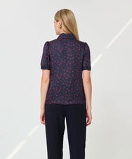 VZBGD07340 TARA JARMON(タラ ジャーモン) イレギュラークローバープリントブラウス ネイビーブルー