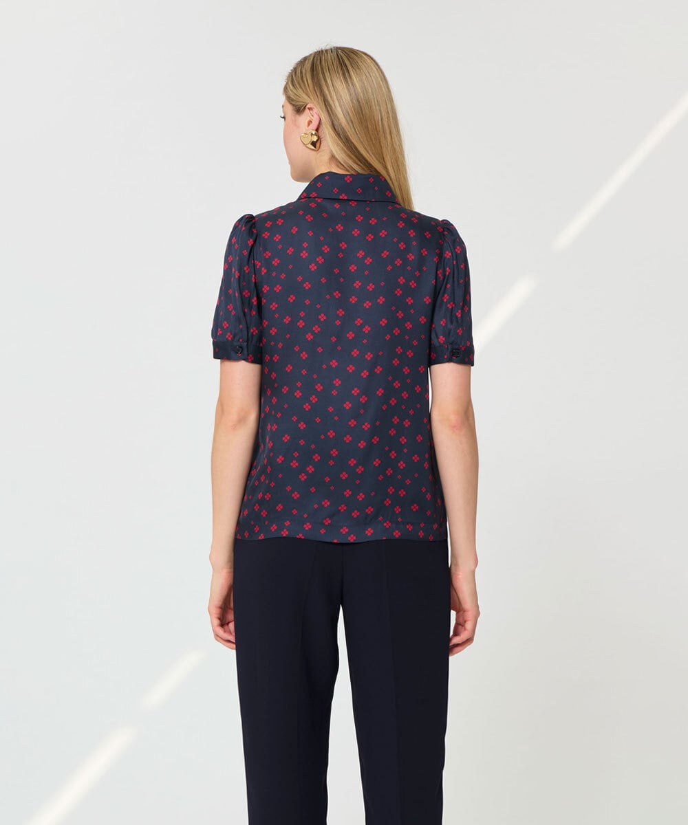 VZBGD07340 TARA JARMON(タラ ジャーモン) イレギュラークローバープリントブラウス ネイビーブルー