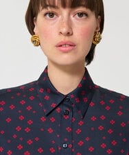 VZBGD08360 TARA JARMON(タラ ジャーモン) イレギュラークローバープリントブラウス ネイビーブルー