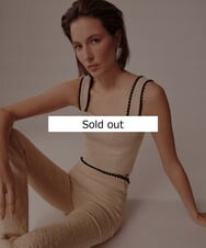 VZBGU03360 TARA JARMON(タラ ジャーモン) 【メディア着用】Slubbed tweed top ベージュ