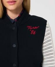 VZFGD08590 TARA JARMON(タラ ジャーモン) コットンクルーニットスタジャン ミッドナイトブルー