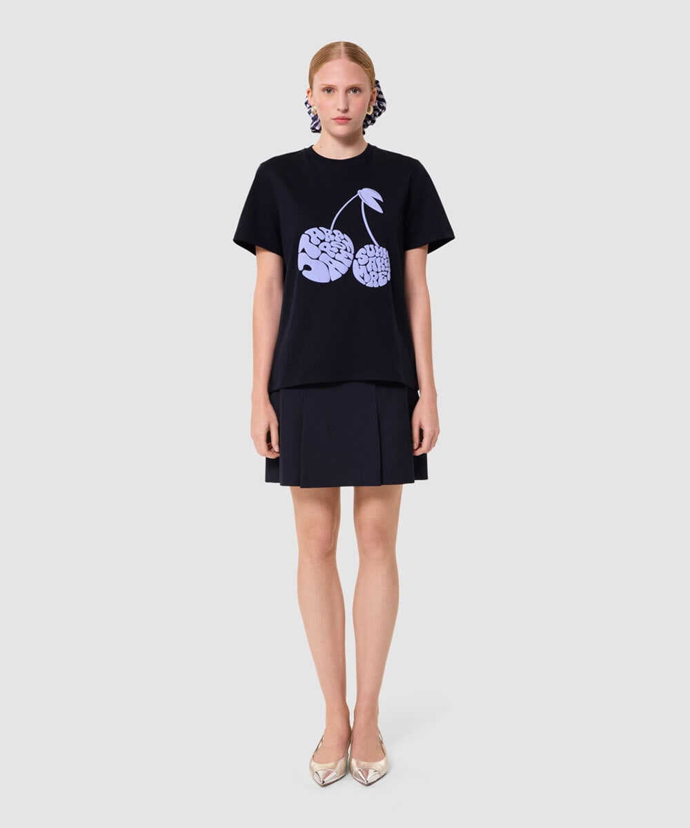 VZKGA09210 TARA JARMON(タラ ジャーモン) TARA CHERRY ジャージーTシャツ ミッドナイトブルー