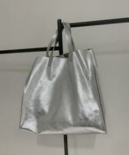 ZM5AE03180 al'aise modulation(アレーズモジュレーション) 【マルチウェイ/ポーチ付き】メタリックレザースクエアトートバッグ シルバー