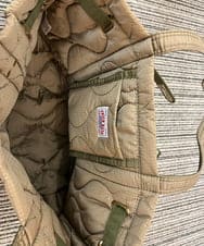 ZM5AE07090 al'aise modulation(アレーズモジュレーション) ウェーブキルティングベルトトートバッグ カーキ