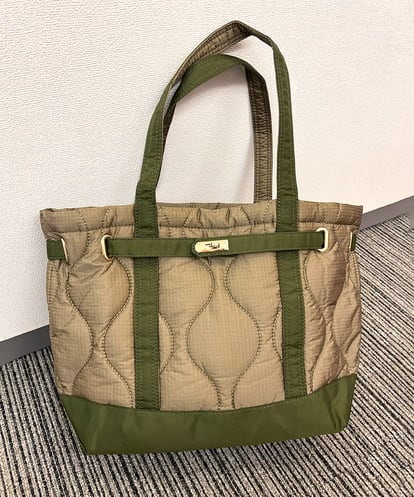 ZM5AE07090 al'aise modulation ウェーブキルティングベルトトートバッグ