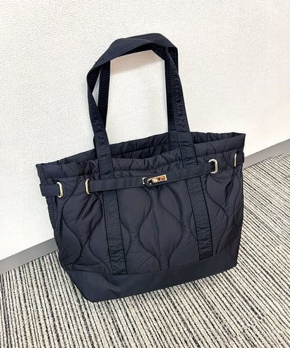 ZM5AE07090 al'aise modulation ウェーブキルティングベルトトートバッグ