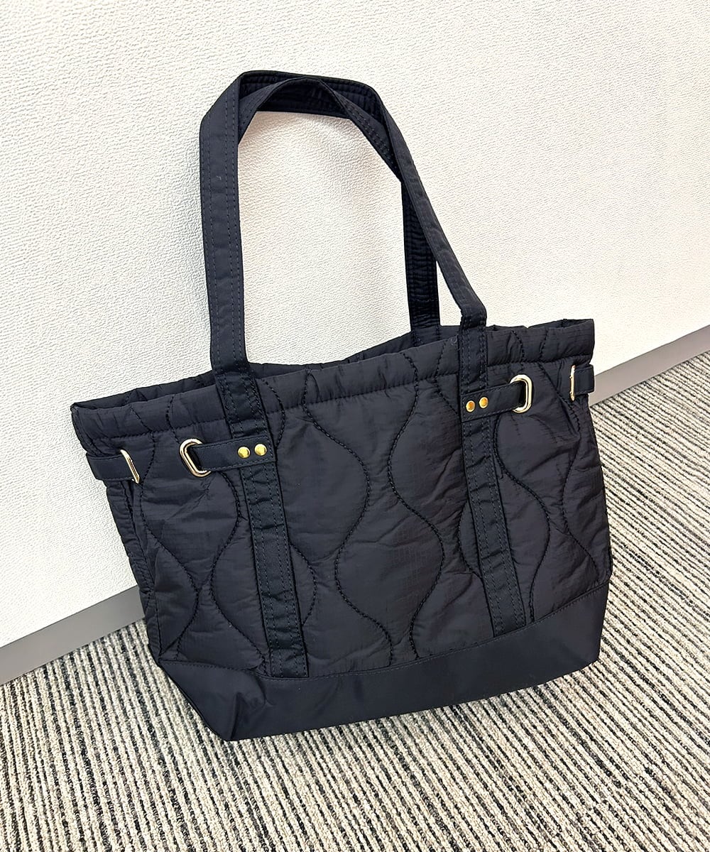 ZM5AE07090 al'aise modulation(アレーズモジュレーション) ウェーブキルティングベルトトートバッグ ブラック