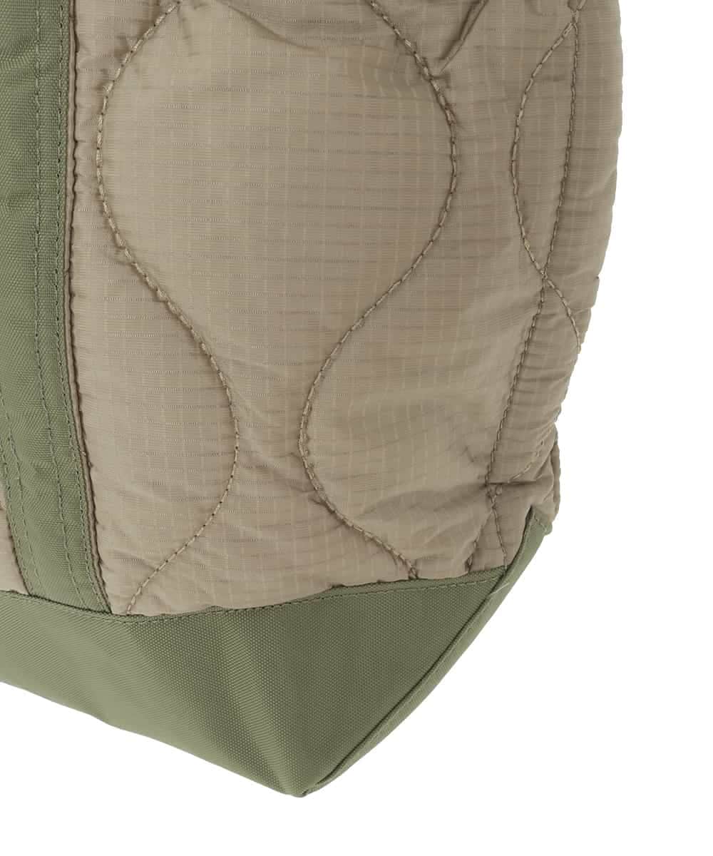 ZM5AE07090 al'aise modulation(アレーズモジュレーション) ウェーブキルティングベルトトートバッグ カーキ