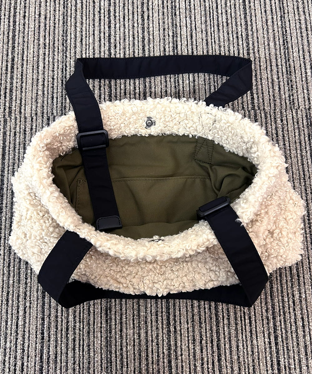 ZM5AE08079 al'aise modulation(アレーズモジュレーション) ボアスクエアトートバッグ ホワイト