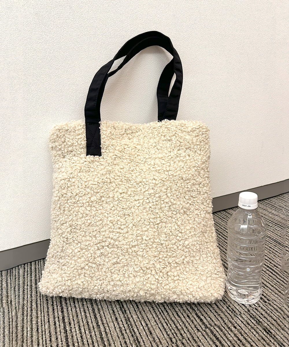 ZM5AE08079 al'aise modulation(アレーズモジュレーション) ボアスクエアトートバッグ ホワイト