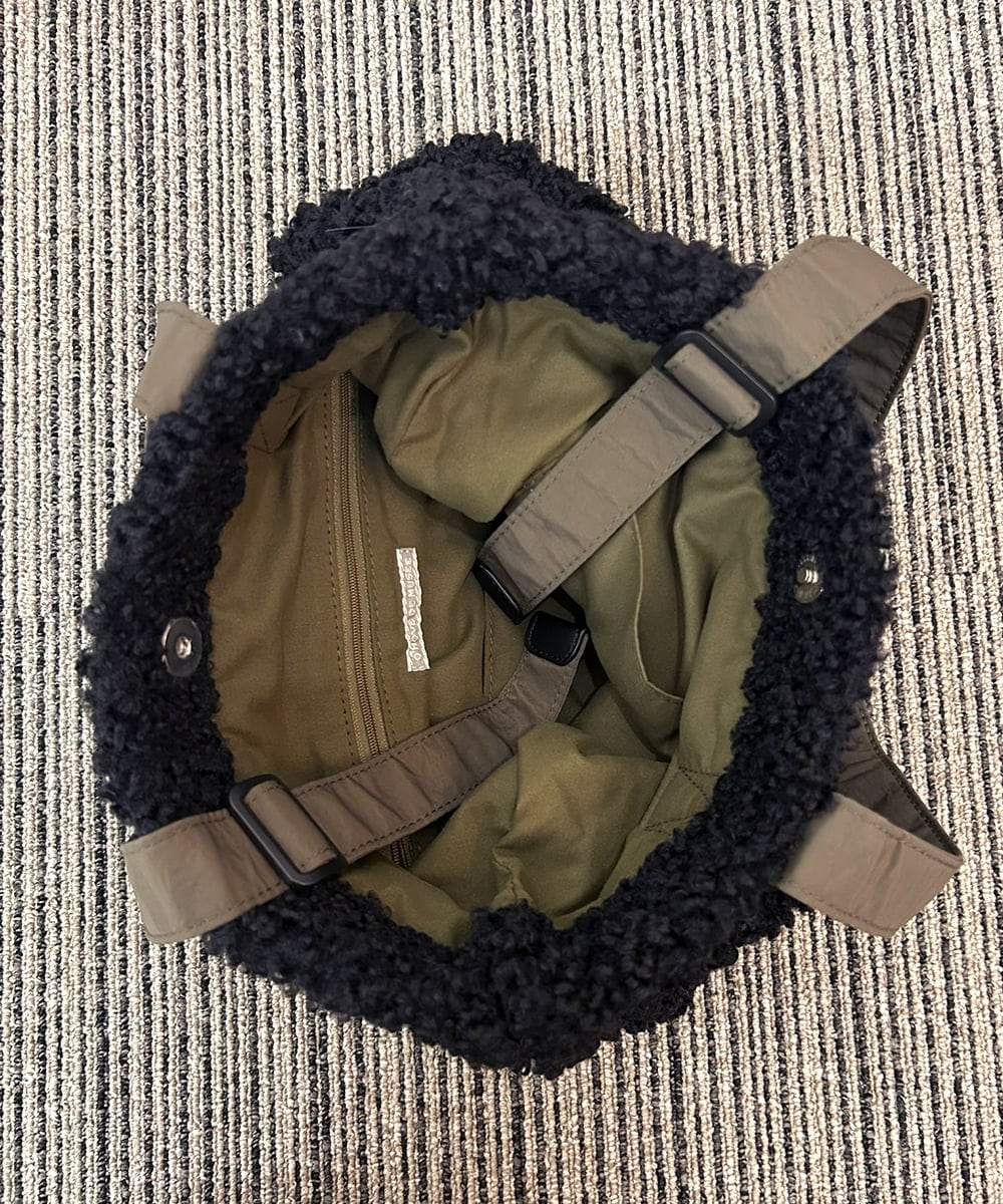 ZM5AE08079 al'aise modulation(アレーズモジュレーション) ボアスクエアトートバッグ ブラック