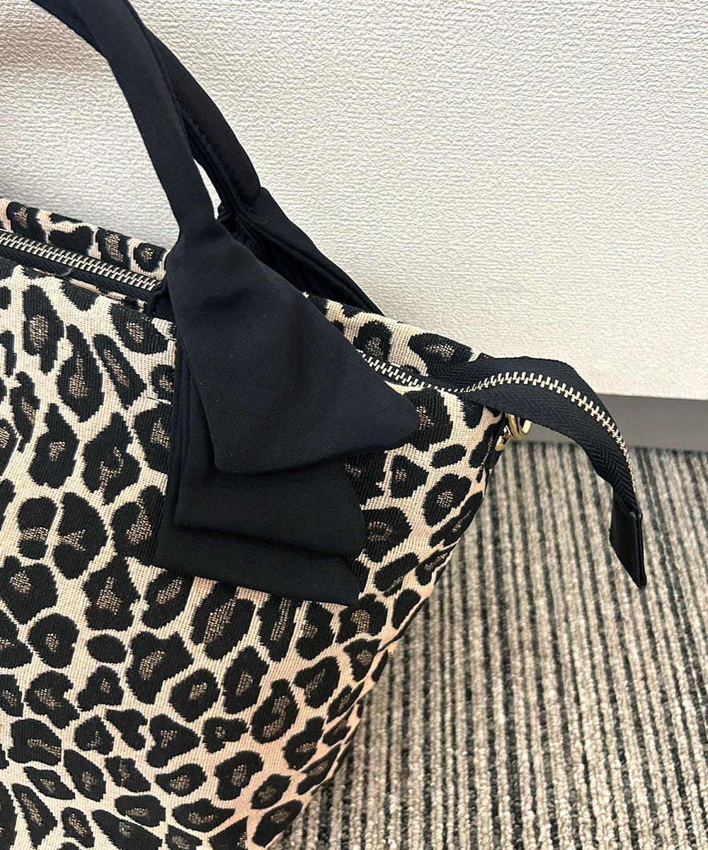 ZM5AE09085 al'aise modulation(アレーズモジュレーション) リボンハンドルレオパードトートバッグ ベージュ