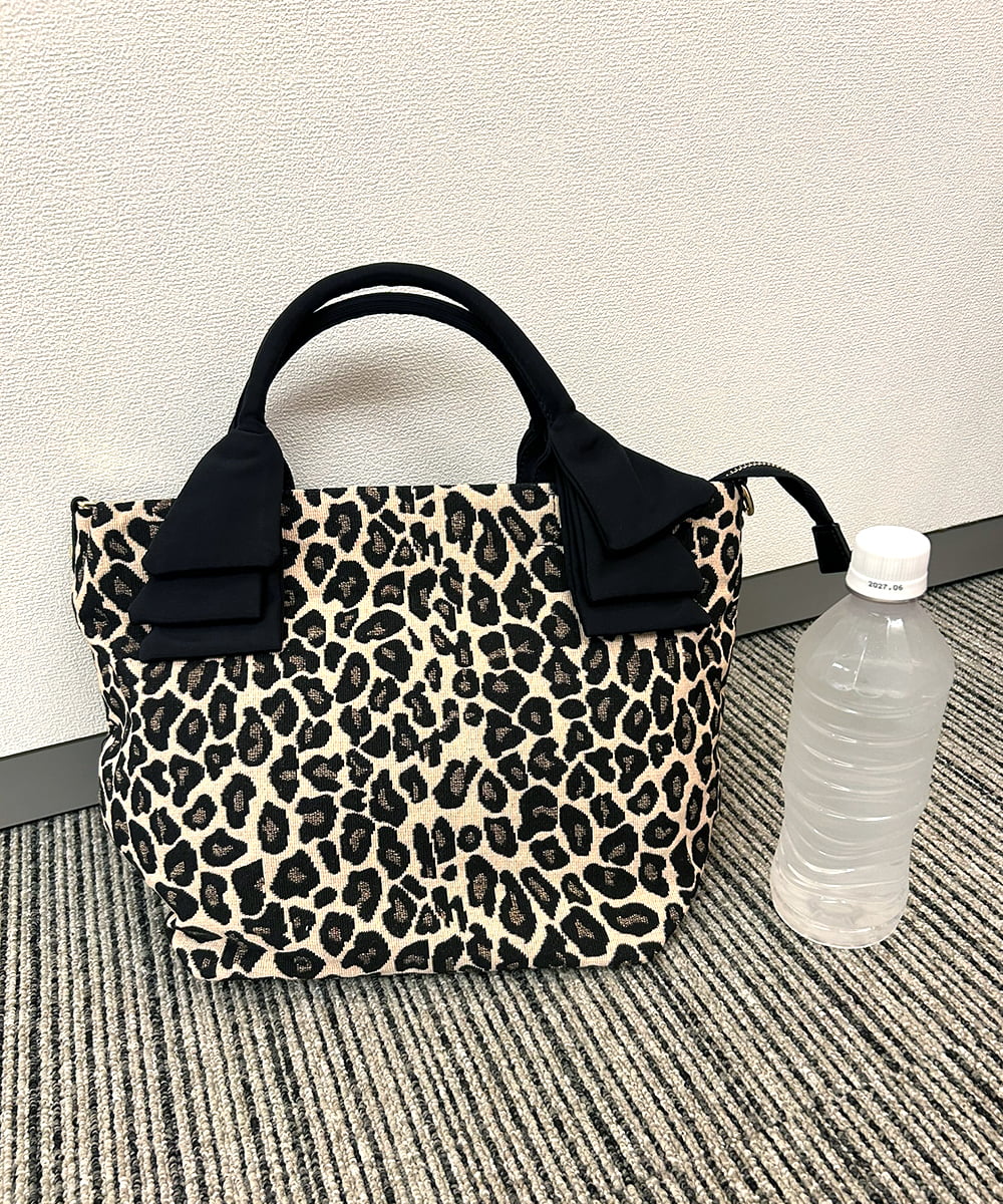 ZM5AE09085 al'aise modulation(アレーズモジュレーション) リボンハンドルレオパードトートバッグ ベージュ