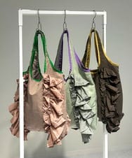 ZM5AE17060 al'aise modulation(アレーズモジュレーション) フリルカラーパイピングトートバッグ カーキ