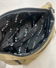 ZM5GB26060 al'aise modulation(アレーズモジュレーション) SMILEYポーチ付ボディバッグ ベージュ