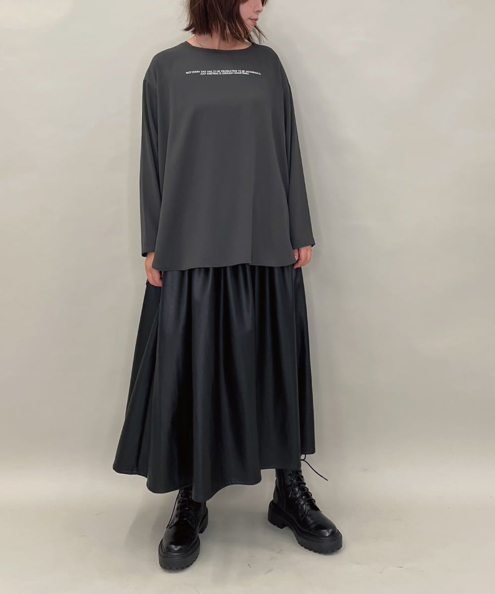 ZMBAE28120 al'aise modulation(アレーズモジュレーション) メッセージロゴTブラウス ダークグレー