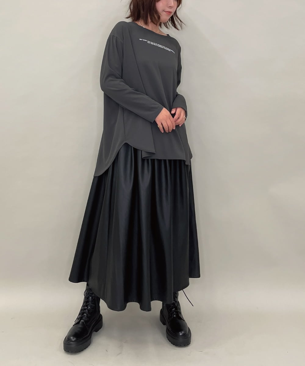 ZMBAE28120 al'aise modulation(アレーズモジュレーション) メッセージロゴTブラウス ダークグレー