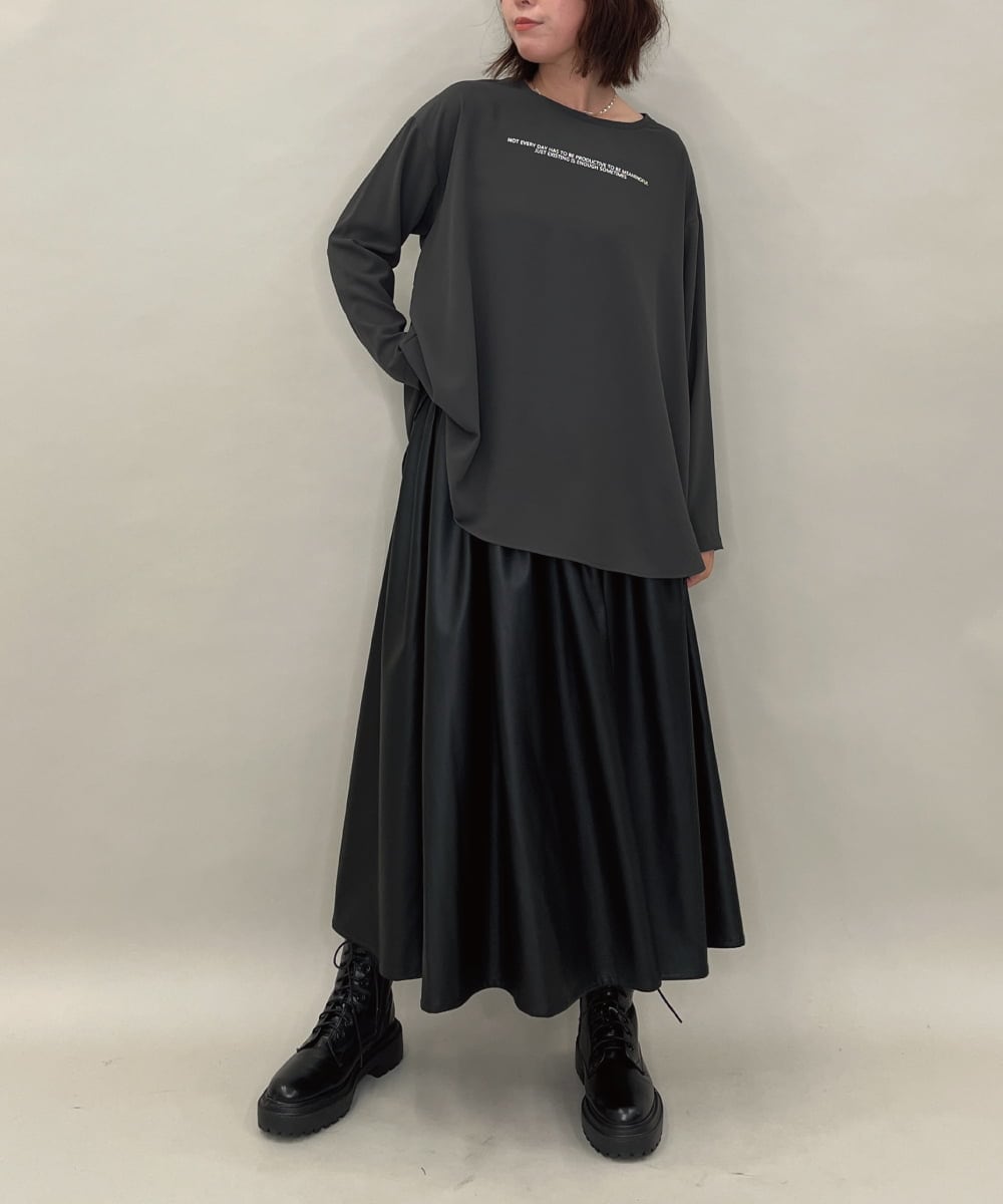 ZMBAE28120 al'aise modulation(アレーズモジュレーション) メッセージロゴTブラウス ダークグレー