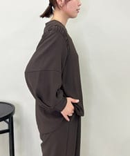 ZMBAE39158 al'aise modulation(アレーズモジュレーション) 【セットアップ対応】ギャザーアクセントデザインブラウス ブラウン